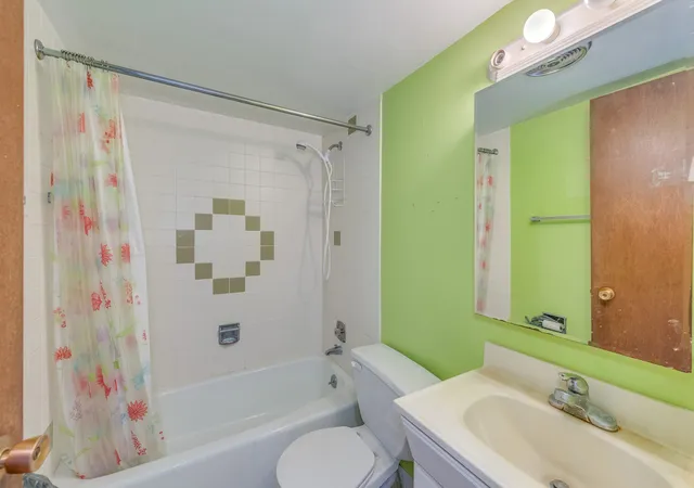 2nd image of 222 Madison St, Joliet, IL 60435
