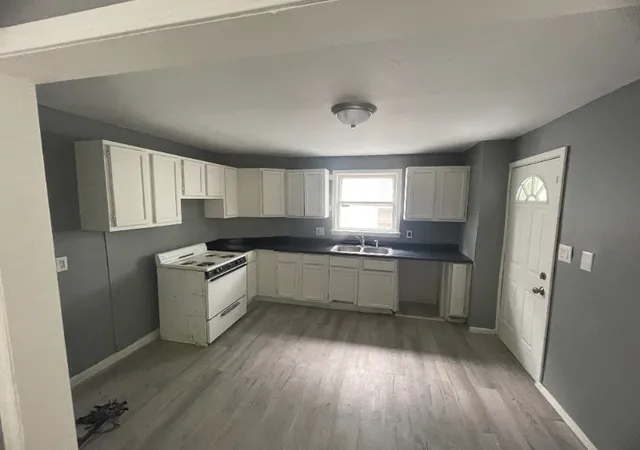 3rd image of 2106 W Millman St, Peoria, IL 61605 | MLS# 12591376