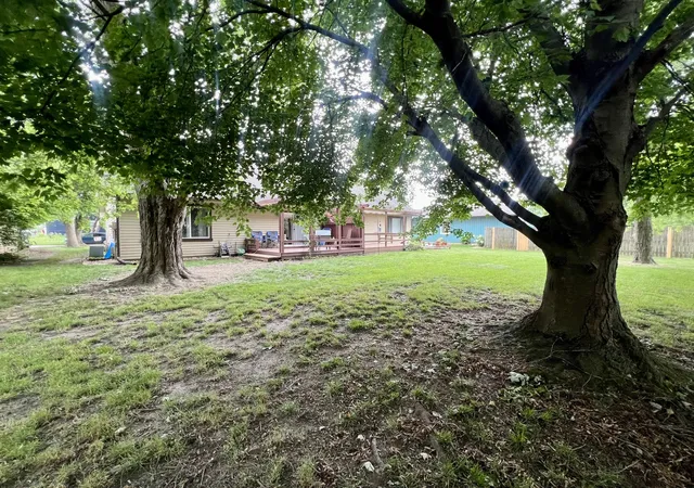 2nd image of 803 Irvine Rd, Champaign, IL 61822