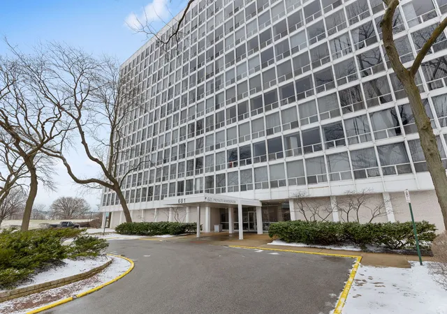 Homes for sale in Chicago, IL | 601 E 32Nd St #1001, Chicago, IL 60616 | MLS# 12591875