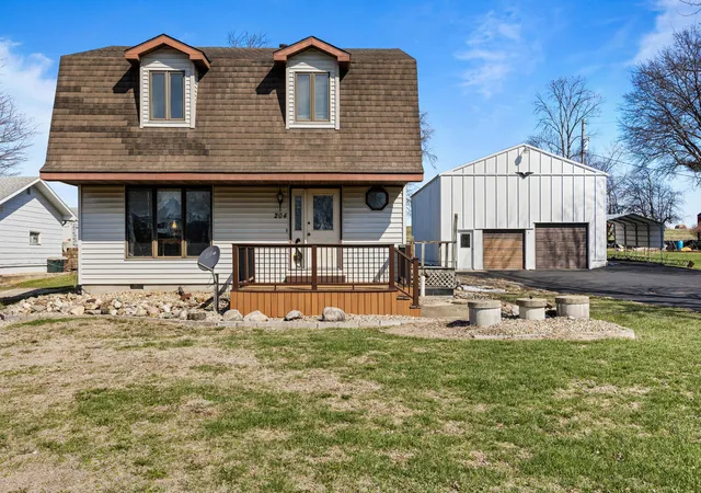Photo 1 of Single family home for sale at 204 W Meade St, White Heath, IL 61884 | MLS# 12592060 | Listing updated on 2026-06-29