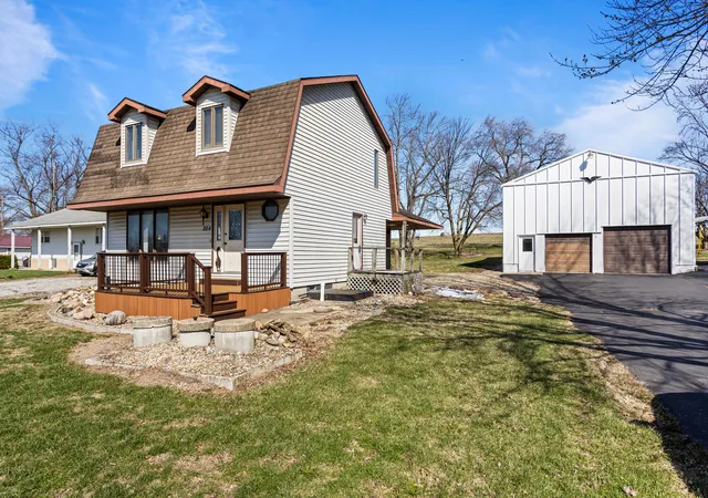 Photo 2 of Single family home for sale at 204 W Meade St, White Heath, IL 61884 | MLS# 12592060 | Listing updated on 2026-06-29