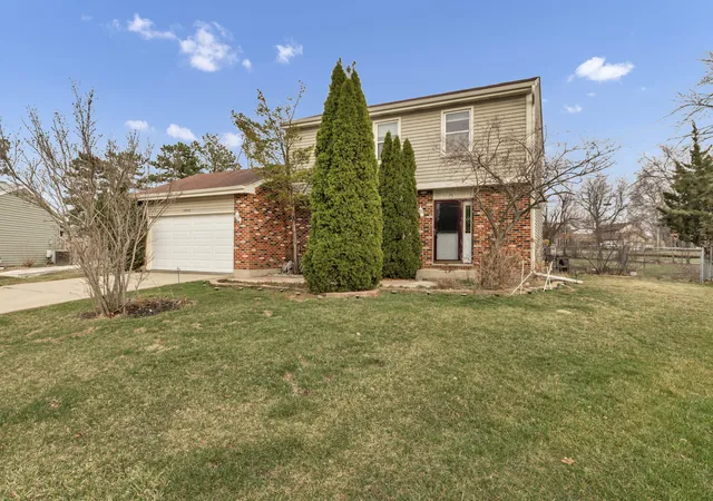 2nd image of 2013 Briar Hill Dr W, Schaumburg, IL 60194 | MLS# 12592083
