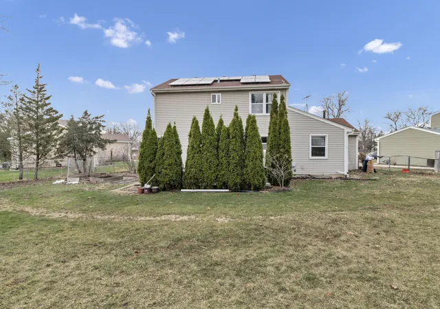 3rd image of 2013 Briar Hill Dr W, Schaumburg, IL 60194 | MLS# 12592083