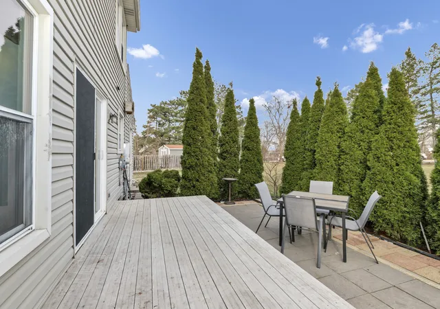4th image of 2013 Briar Hill Dr W, Schaumburg, IL 60194 | MLS# 12592083
