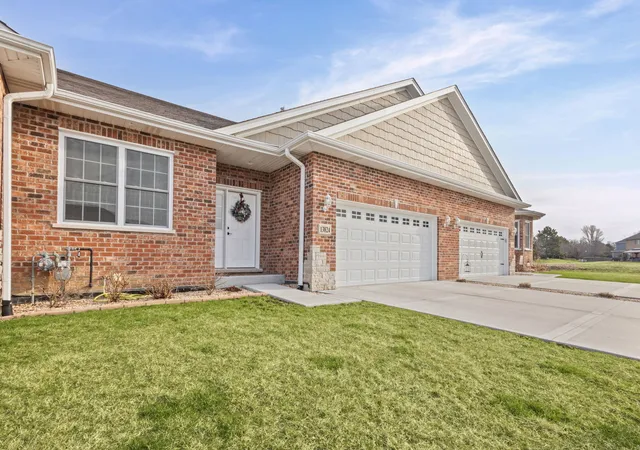 Photo 2 of Townhouse for sale at 13824 W Mckenna Ct, Manhattan, IL 60442 | MLS# 12592315 | Listing updated on 2026-07-23