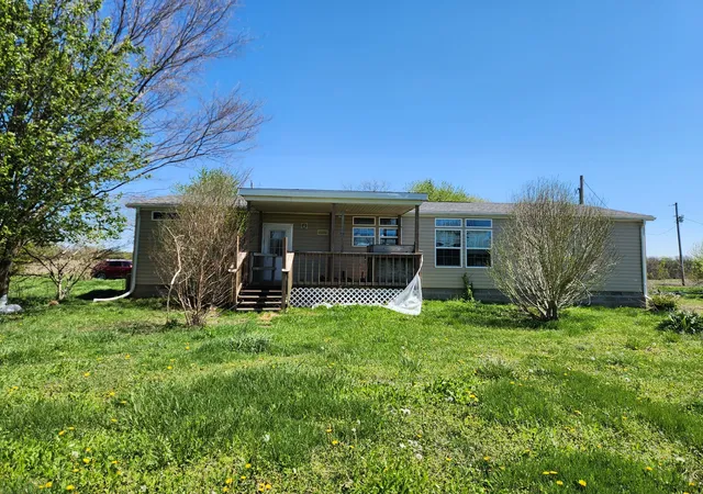 1524 County Road 1800 N, Dahlgren, IL 62828 | MLS# 12592581 | Houzeo