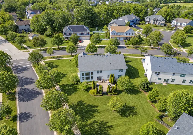 Photo 2 of Single family home for sale at 829 Lindsey Ln, Bolingbrook, IL 60440 | MLS# 12592630 | Listing updated on 2026-09-30