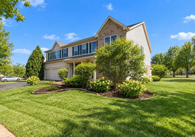 Photo 3 of Single family home for sale at 829 Lindsey Ln, Bolingbrook, IL 60440 | MLS# 12592630 | Listing updated on 2026-09-30