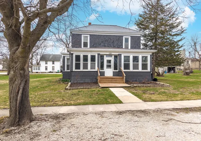 Photo 2 of Single family home for sale at 26 Lafayette St, Saunemin, IL 61769 | MLS# 12592828 | Listing updated on 2026-08-19