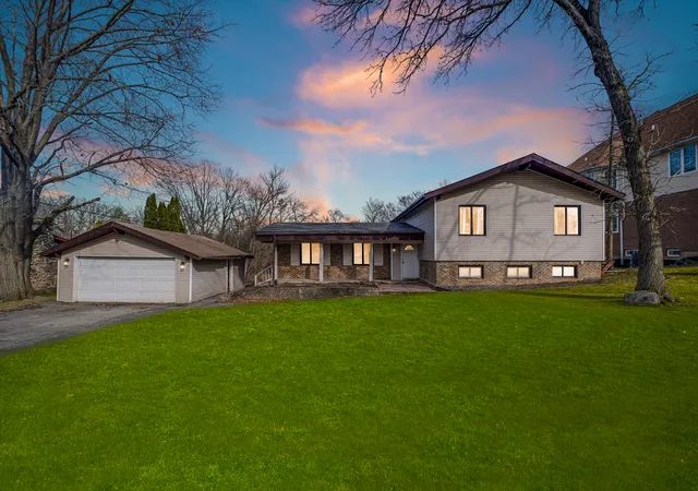 2nd image of 1741 Oak Lane Rd, Flossmoor, IL 60422 | MLS# 12592875
