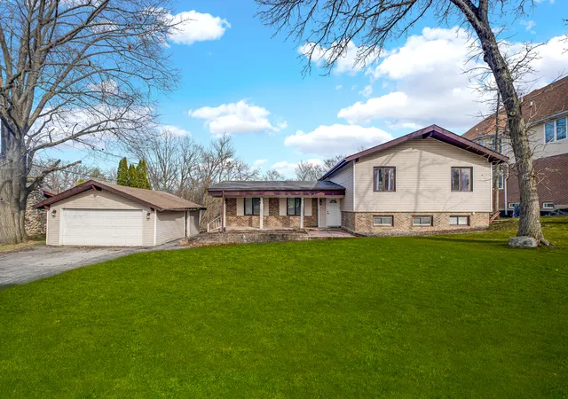 1st image of 1741 Oak Lane Rd, Flossmoor, IL 60422 | MLS# 12592875