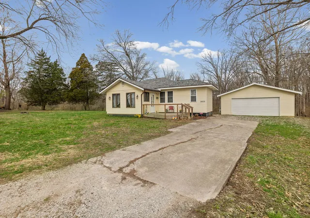2nd image of 2429 Overbeck Ln, Centralia, IL 62801 | MLS# 12593180