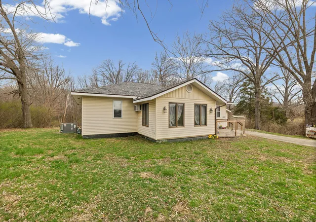 3rd image of 2429 Overbeck Ln, Centralia, IL 62801 | MLS# 12593180