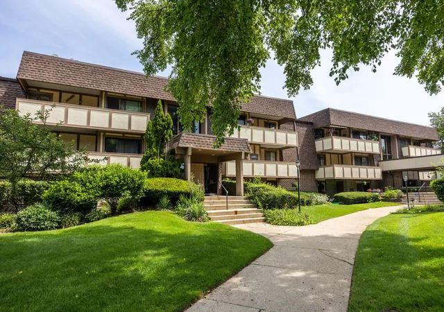 1st image of 433 Cavalier Ct #101A, West Dundee, IL 60118 | MLS# 12593501