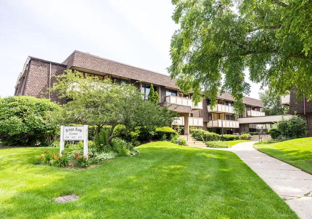 2nd image of 433 Cavalier Ct #101A, West Dundee, IL 60118 | MLS# 12593501