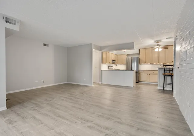 Listing Photo 3 - Condo for sale in building located at 433 Cavalier Ct, West Dundee, IL 60118 - Unit #101A