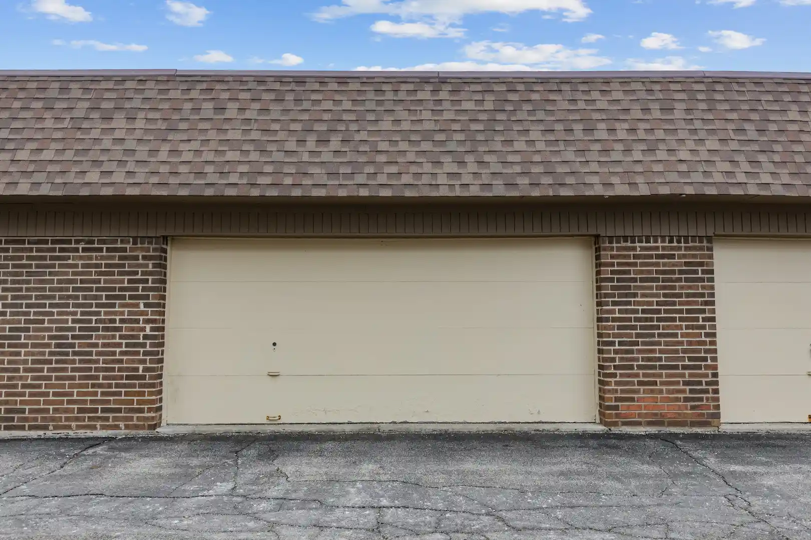 Listing Photo 36 - Condo for sale in 433 Cavalier Ct located at 433 Cavalier Ct, West Dundee, IL 60118 - Unit #101A