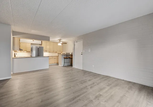Listing Photo 5 - Condo for sale in building located at 433 Cavalier Ct, West Dundee, IL 60118 - Unit #101A