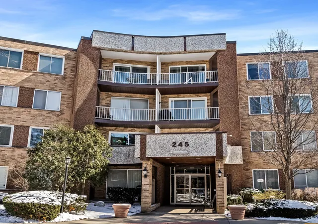 Homes for sale in Palatine, IL | 245 S Park Ln #424, Palatine, IL 60074 | MLS# 12593658