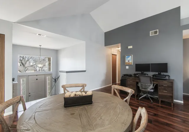 3rd image of 30W019 Juniper Ct, Warrenville, IL 60555