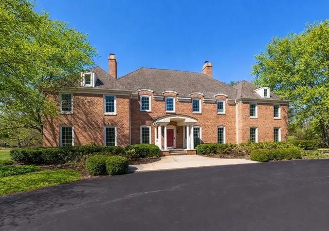 Photo 4 of Single family home for sale at 568 Plymouth Dr, Inverness, IL 60067 | MLS# 12594813 | Listing updated on 2026-09-01