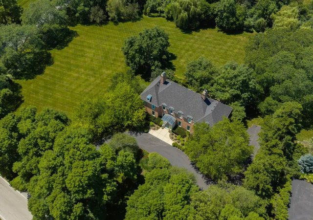 Photo 3 of Single family home for sale at 568 Plymouth Dr, Inverness, IL 60067 | MLS# 12594813 | Listing updated on 2026-09-01