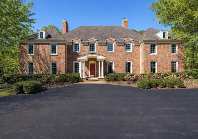 Photo 3 of Single family home for sale at 568 Plymouth Dr, Inverness, IL 60067 | MLS# 12594813 | Listing updated on 2026-09-01