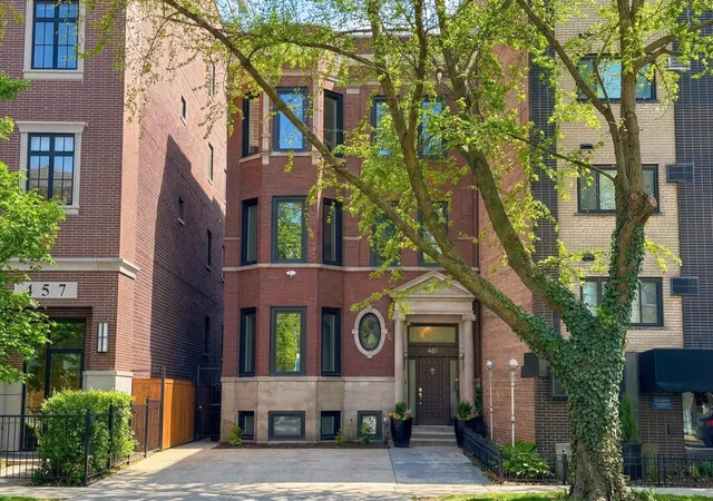 1st image of 461 W Melrose St, Chicago, IL 60657 | MLS# 12594841