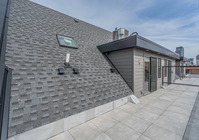 2nd image of 505 W Elm St, Chicago, IL 60610