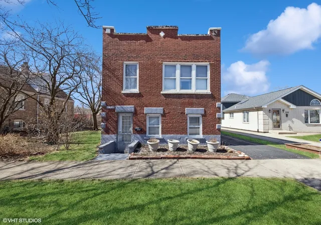 Photo 2 of Single family home for sale at 4332 Amelia Ave, Lyons, IL 60534 | MLS# 12595089 | Listing updated on 2026-09-30