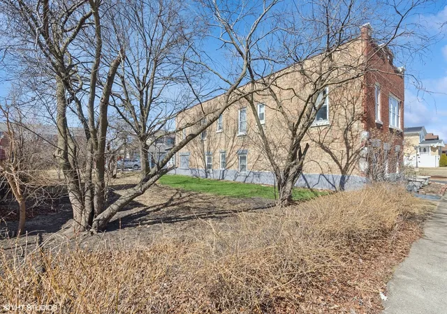 Photo 3 of Single family home for sale at 4332 Amelia Ave, Lyons, IL 60534 | MLS# 12595089 | Listing updated on 2026-09-30