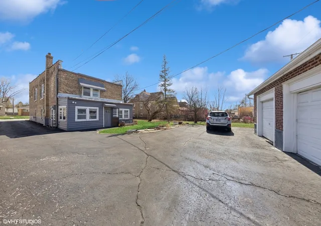 Photo 3 of Single family home for sale at 4332 Amelia Ave, Lyons, IL 60534 | MLS# 12595089 | Listing updated on 2026-09-30