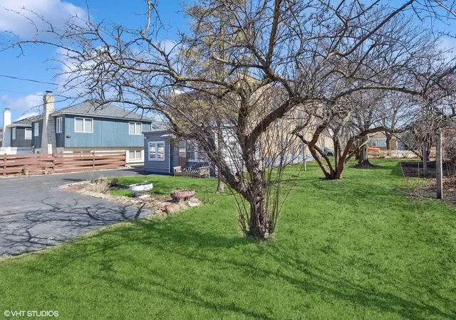 Photo 4 of Single family home for sale at 4332 Amelia Ave, Lyons, IL 60534 | MLS# 12595089 | Listing updated on 2026-09-30