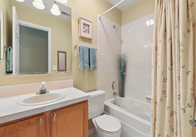 image of 628 King Ct, East Dundee, IL 60118