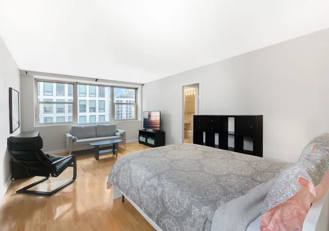 Homes for sale in Chicago, IL | 253 E Delaware Pl #22B, Chicago, IL 60611 | MLS# 12595519