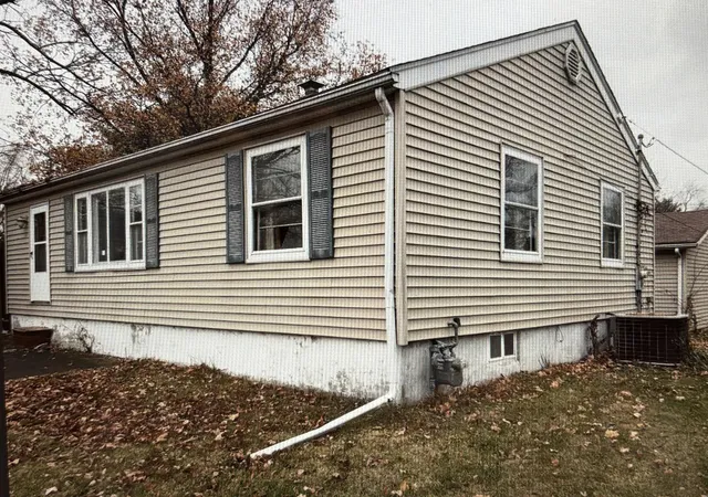 Photo 1 of Sale Pending at 801 E Mckinley St, Pontiac, IL 61764 | MLS# 12595534 | Listing updated on 2026-07-18