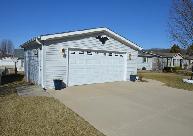 Photo 2 of Manufactured home for sale at 5634 Buttercup Ln, Machesney Park, IL 61115 | MLS# 12595685 | Listing updated on 2026-09-16
