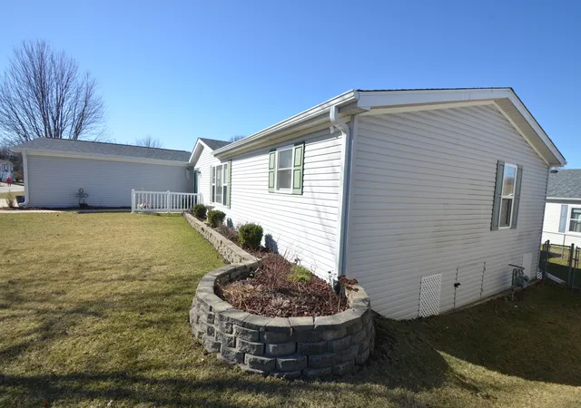 Photo 4 of Manufactured home for sale at 5634 Buttercup Ln, Machesney Park, IL 61115 | MLS# 12595685 | Listing updated on 2026-09-16