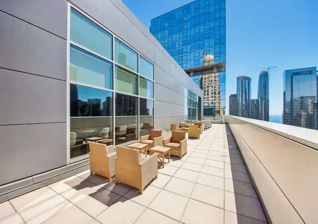 2nd image of 160 E Illinois St, Chicago, IL 60611