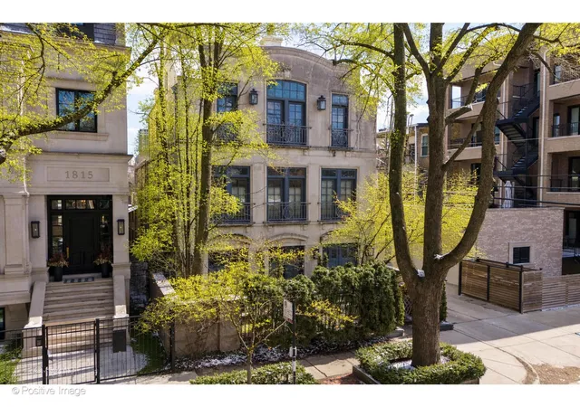 1st image of 1811 N Howe St, Chicago, IL 60614 | MLS# 12595802