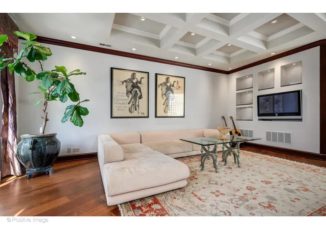 4th image of 1811 N Howe St, Chicago, IL 60614 | MLS# 12595802