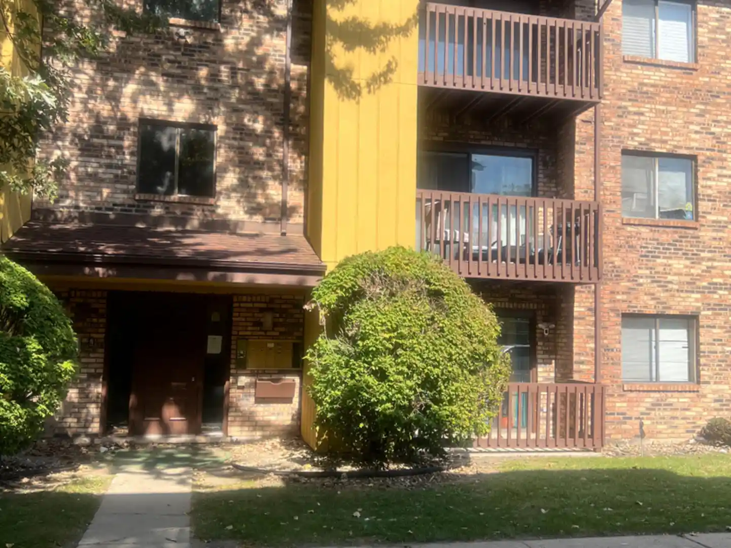 Listing Photo 2 - Condo for sale in 1249 Cunningham Dr located at 1249 Cunningham Dr, Calumet, IL 60409 - Unit #3E