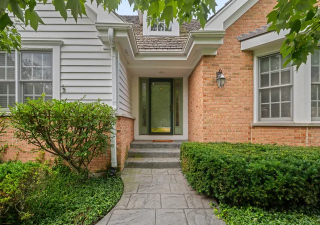 Photo 1 of Single family home for sale at 1735 Yale Ct, Lake Forest, IL 60045 | MLS# 12595870 | Listing updated on 2026-10-08