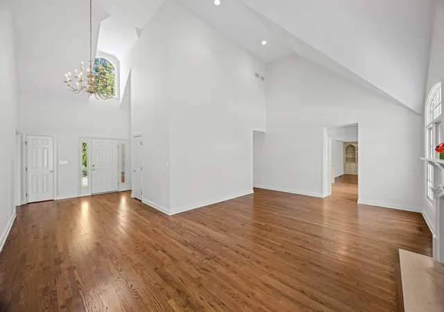 Photo 4 of Single family home for sale at 1735 Yale Ct, Lake Forest, IL 60045 | MLS# 12595870 | Listing updated on 2026-10-08