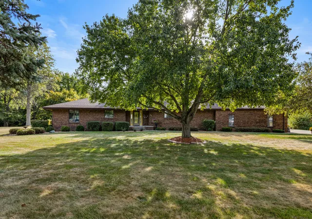 Homes for sale in Fisher, IL | 44 Glenbrook Ct, Fisher, IL 61843 | MLS# 12595922