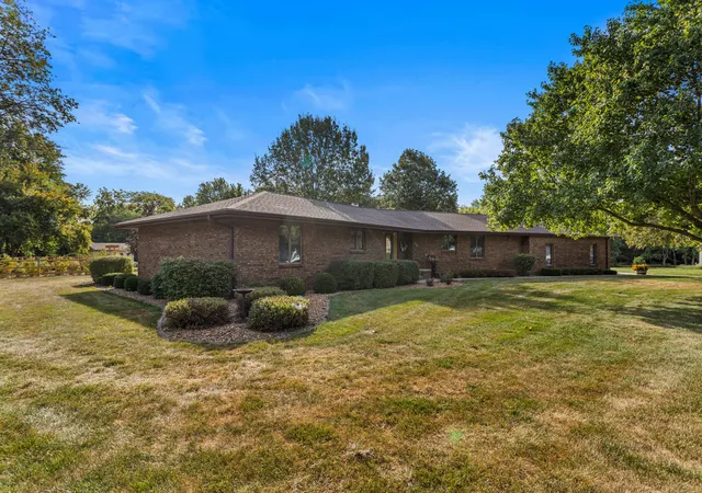 Homes for sale in Fisher, IL | 44 Glenbrook Ct, Fisher, IL 61843 | MLS# 12595922
