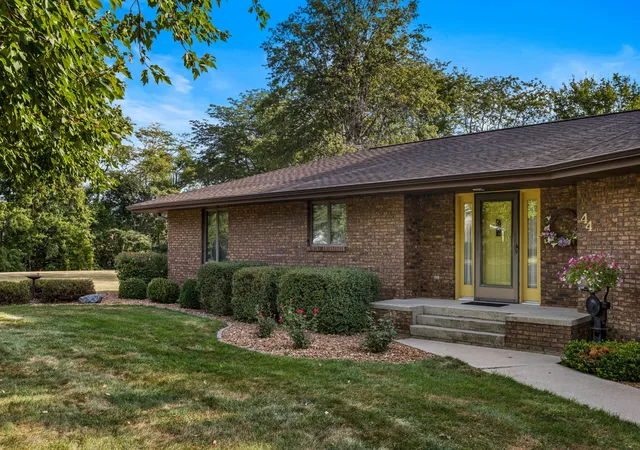 Homes for sale in Fisher, IL | 44 Glenbrook Ct, Fisher, IL 61843 | MLS# 12595922