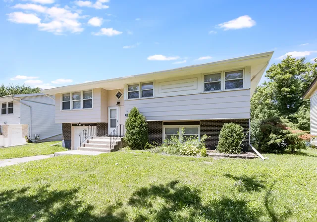 Photo 1 of Single family home for sale at 3510 Chestnut Dr, Hazel Crest, IL 60429 | MLS# 12596386 | Listing updated on 2026-10-04