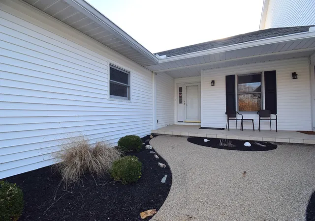 Photo 2 of Condo for sale at 1024 Mulligan Dr #1024, Mount Vernon, IL 62864 | MLS# 12596417 | Listing updated on 2026-04-25